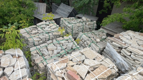 Гранитный плитняк галтованный для мощения купить в Кашире