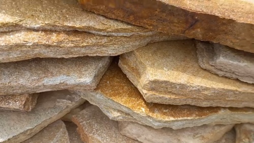 Плитняк златолит жёлтый золотистый для отмостки купить в Кашире