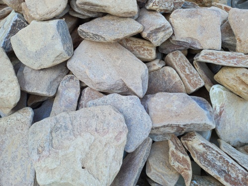 Златолит жёлтый, жёлто-зелёный глыбки и валуны для ланшафтного дизайна купить в Кашире