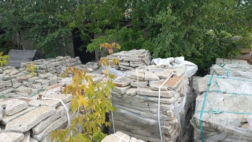 Плитняк галтованный гранитный для ландшафтного дизайна купить в Кашире