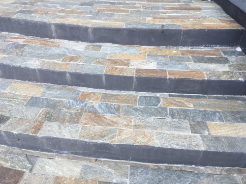 Плитка из Златолита Уральского для лестницы купить в Кашире