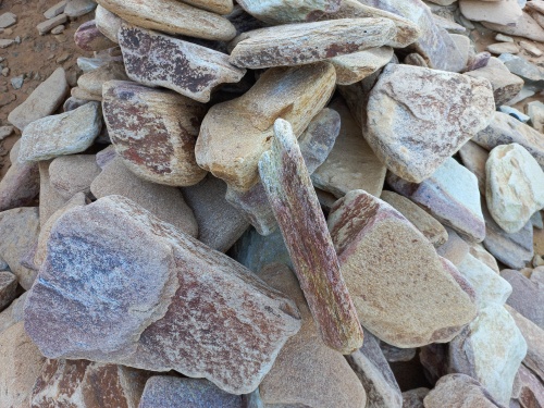 Златолит жёлтый, жёлто-зелёный глыбки и валуны для ланшафтного дизайна купить в Кашире