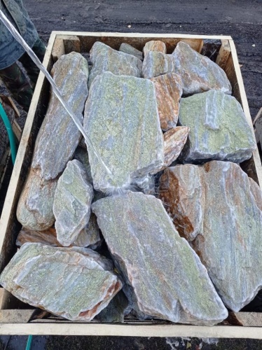 Златолит жёлтый, жёлто-зелёный глыбки и валуны для ланшафтного дизайна купить в Кашире