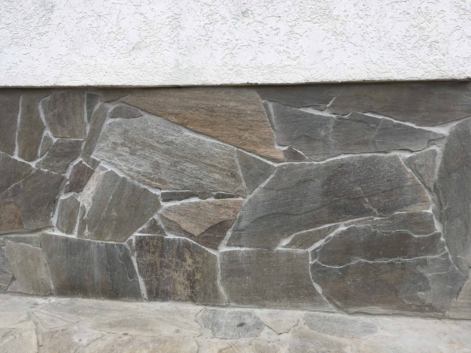 Плитняк златолит Уральский для цоколя, отмостки купить в Кашире