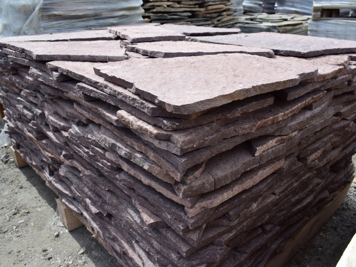 Плитняк лемезит бордовый для облицовки цоколя 20-25 мм  купить в Кашире