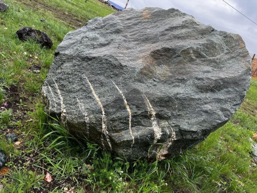 Гигантские зелёные валуны для ландшафтного дизайна весом более 5 тонн купить в Кашире