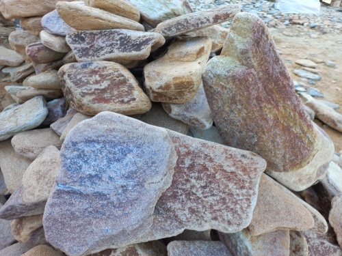 Златолит жёлтый, жёлто-зелёный глыбки и валуны для ланшафтного дизайна купить в Кашире