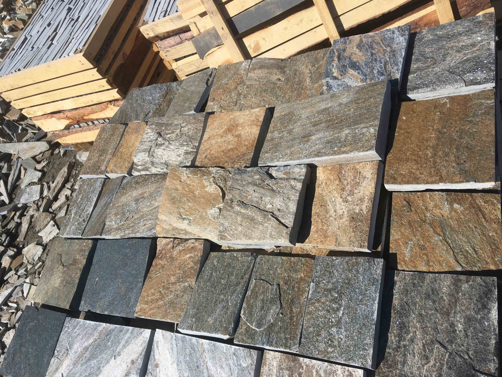 Плитка пилёная златолит Уральский для цоколя, отмостки купить в Кашире