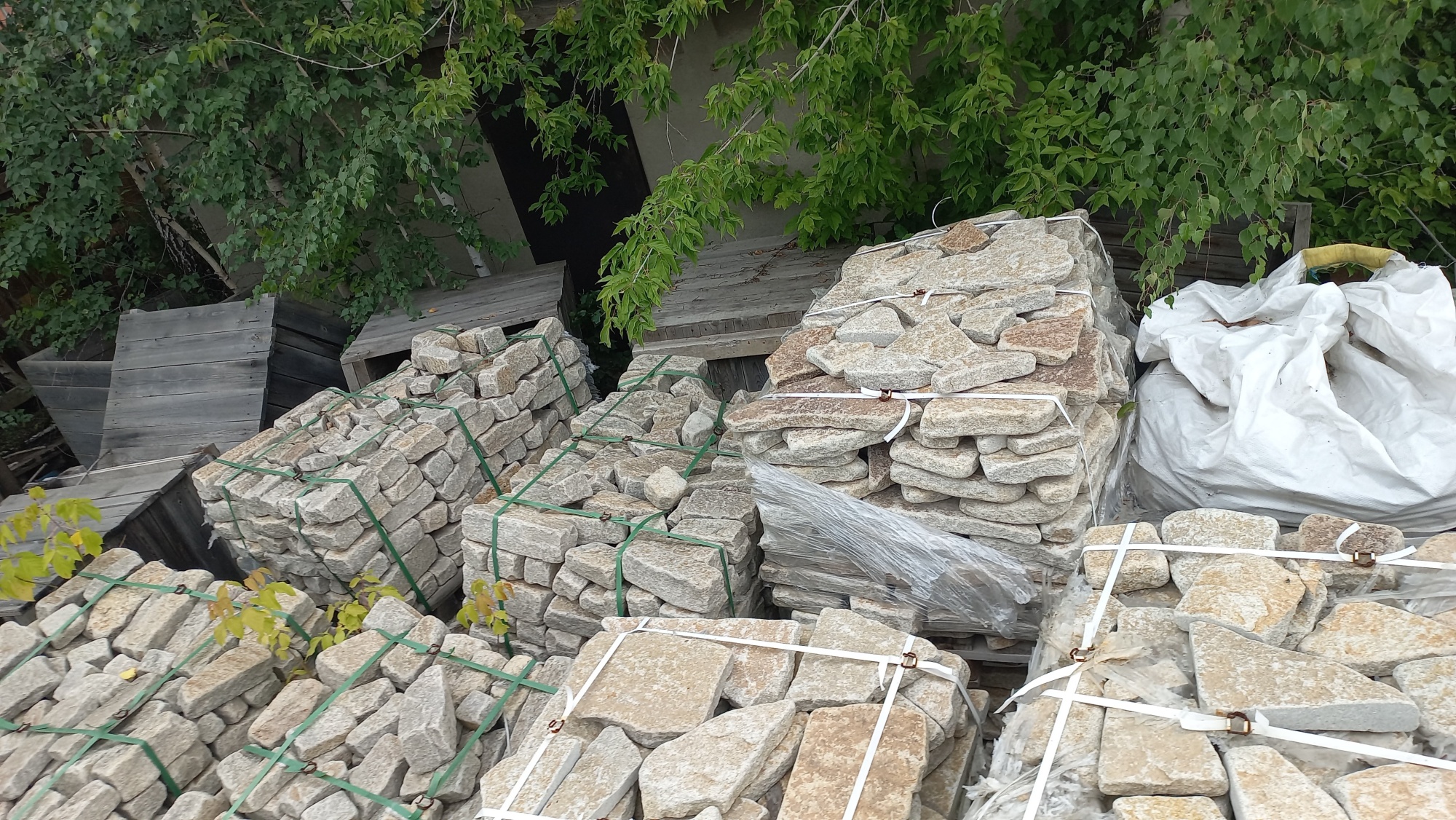 Плитняк гранитный галтованный купить в Кашире