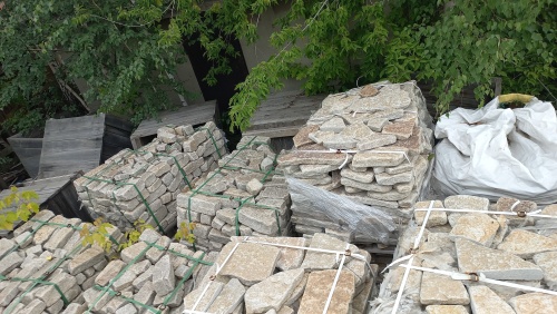 Гранитный плитняк галтованный для мощения купить в Кашире