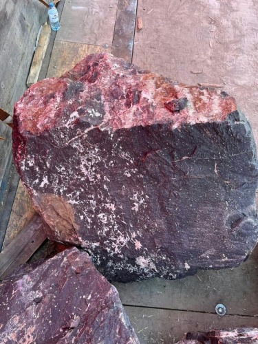 Камни для ландшафтного дизайна красно-фиолетовые 10-60 килограмм купить в Кашире