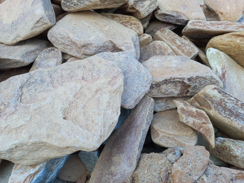 Златолит жёлтый, жёлто-зелёный глыбки и валуны для ланшафтного дизайна купить в Кашире