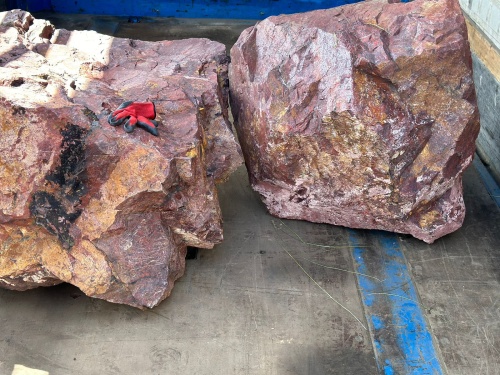 Ландшафтные глыбы красно-фиолетовые 200-1000 килограмм купить в Кашире