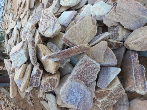 Златолит жёлтый, жёлто-зелёный глыбки и валуны для ланшафтного дизайна купить в Кашире