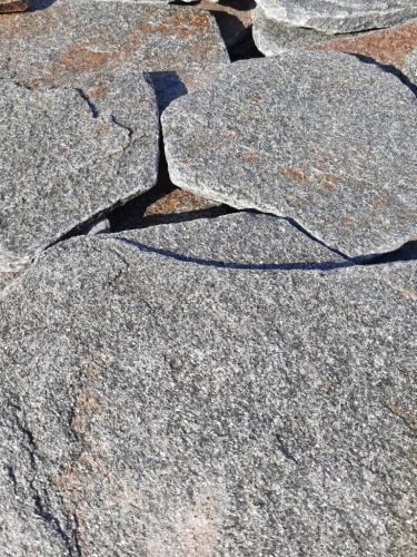 Златолит серебристый галтованный для лестниц купить в Кашире