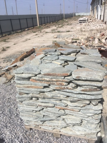 Златолит серебристый галтованный для лестниц купить в Кашире