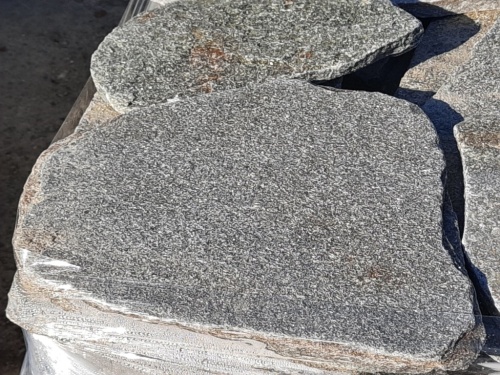 Златолит серебристый галтованный для лестниц купить в Кашире