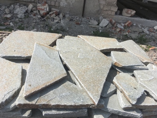 Златолит серебристый галтованный для лестниц купить в Кашире